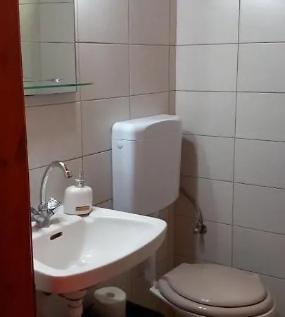 Nikis *