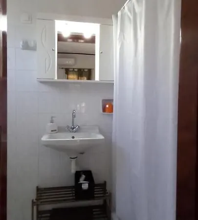 Nikis 阿齐欧斯·贡多斯