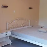 Nikis *